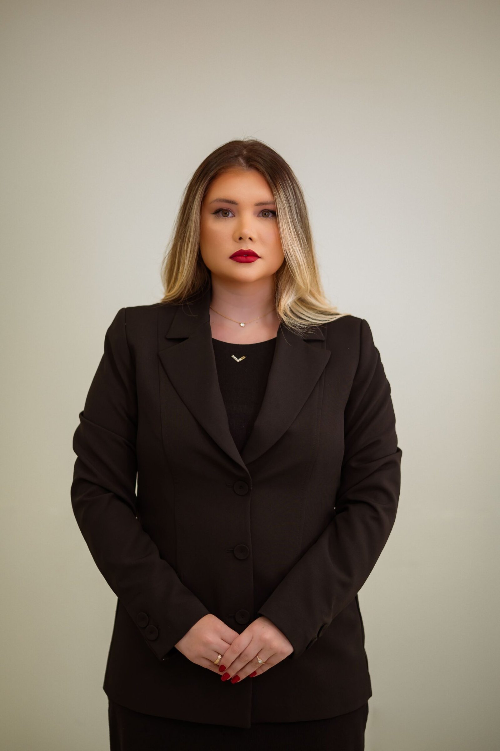 Drª Nicoli Fernandes Farias Alves